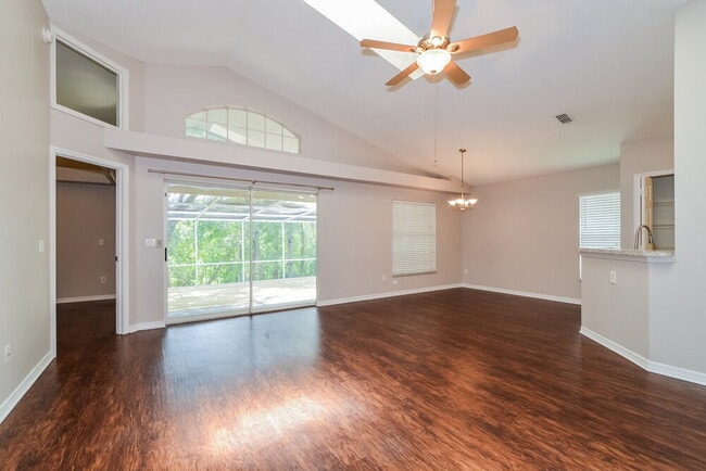 996 Maple Ct