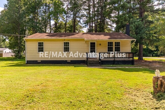 Building Photo - 4 Bedroom Home in Blackstone!