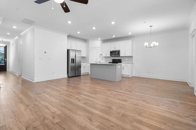 Photo - 235 Southmen Ln