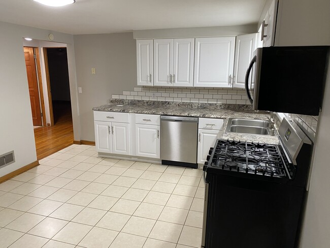 Photo - 108 N School St