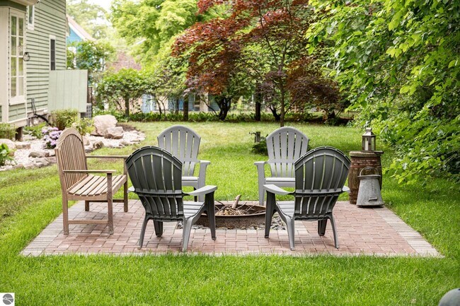 Photo - 828 Washington St