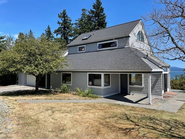 Lovely, Spacious Home with Stunning view o... - Lovely, Spacious Home with Stunning view o...