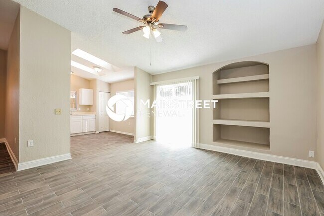 Photo - 6812 Hillside Bluff