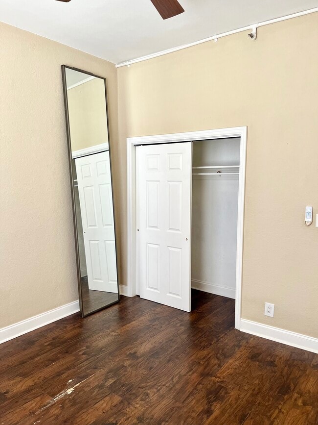 Photo - 311 W Ashley St Unidad 205