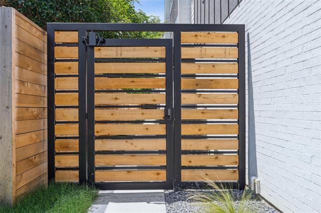 Photo - 6144 Oram St