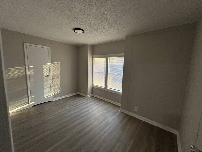 Photo - 8 White Oak Village