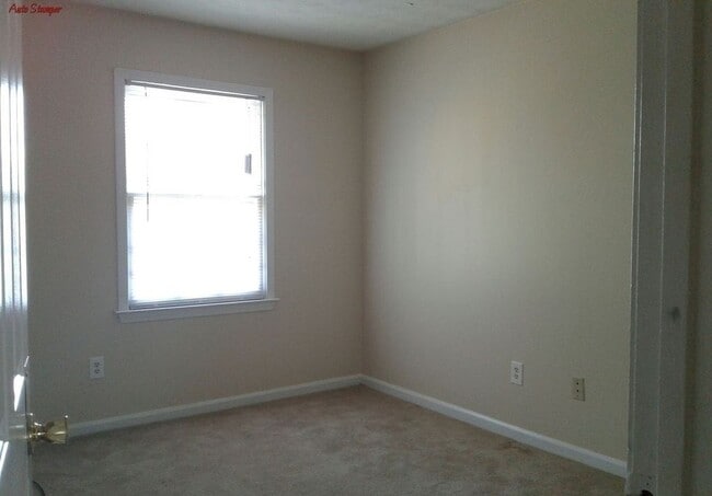 Photo - Charming 2 bed 1.5 bathe  Town-home in friendly neighborhood!