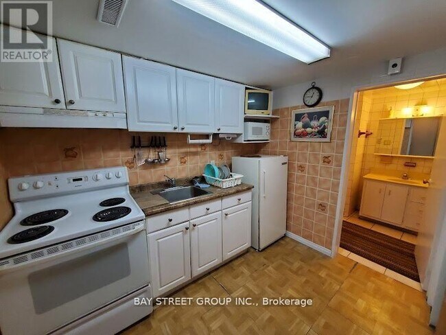 Photo - 73 Regatta Crescent