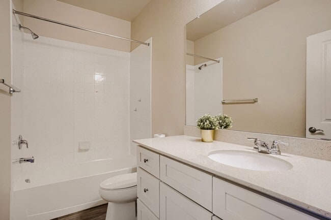 Photo - 1909 S Poplar Ct