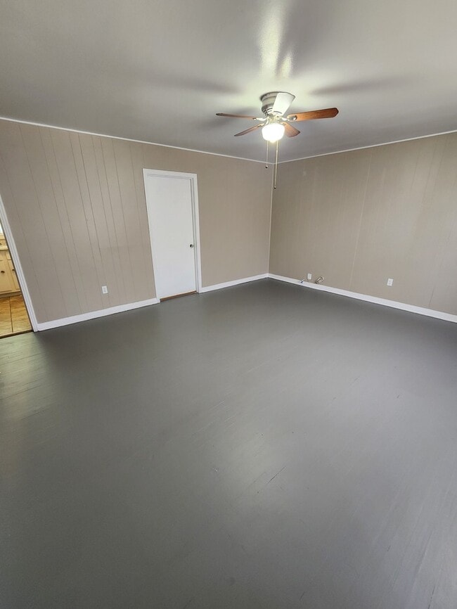 Photo - 3 bed 2 bath 1 car garage