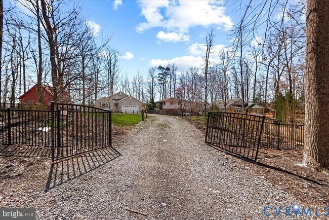 Photo - 686 Lake Caroline Dr
