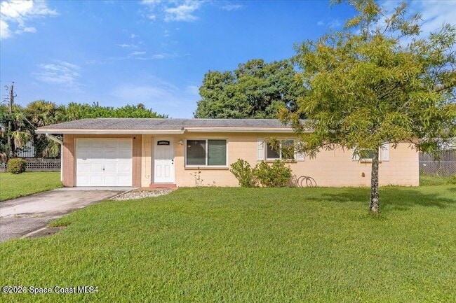 Building Photo - 1812 Oakwood Dr