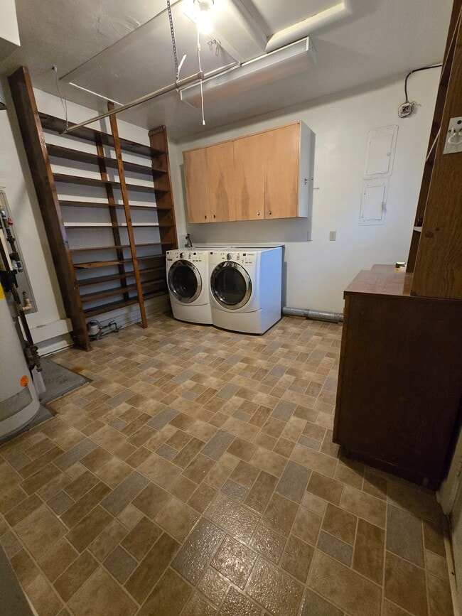 Photo - 105 W Willman St