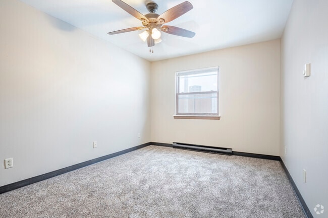 1BA, 1BA - 570SF - Bedroom