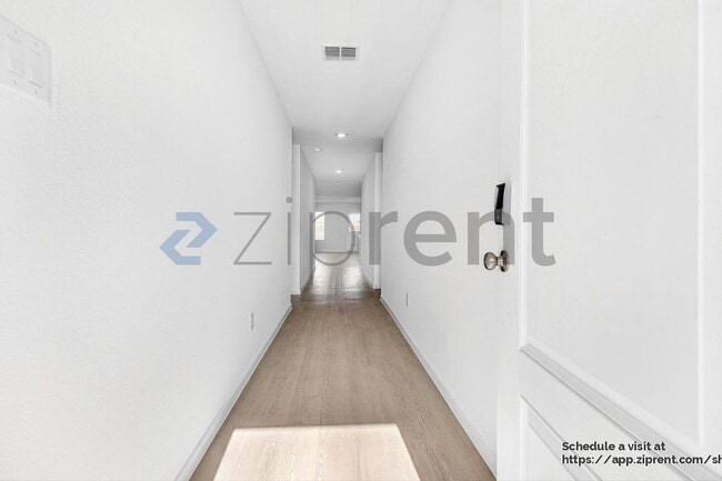 Photo - 528 Waymaker Wy