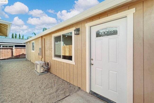 Building Photo - 1378 Windsor Way Rental