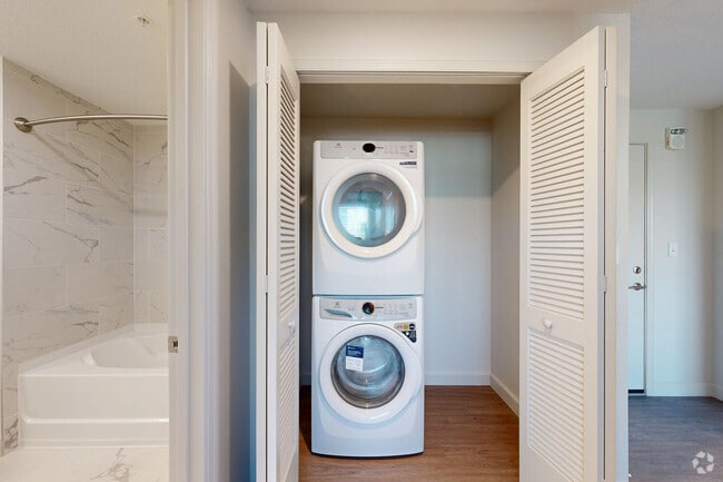 2C - 2BR, 2BA - 920SF - Laundry