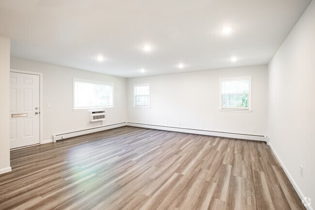 2 BR, 2 BA - 1,216 SQFT