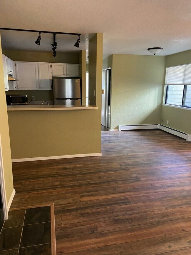 Photo - Condo in Pendleton Square Unit 102