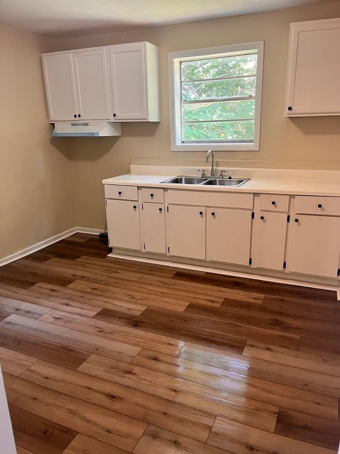 Photo - 209 E 5th St