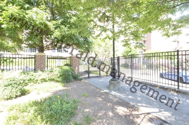 Photo - 640 Glen Iris Dr NE