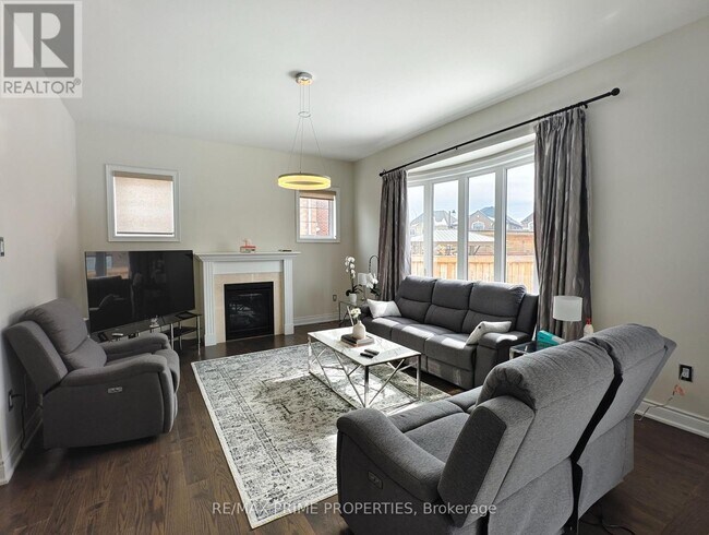 Photo - 853 Harry Douglas St