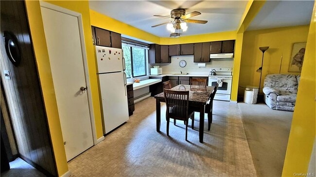 Photo - 52 Medallion Rd