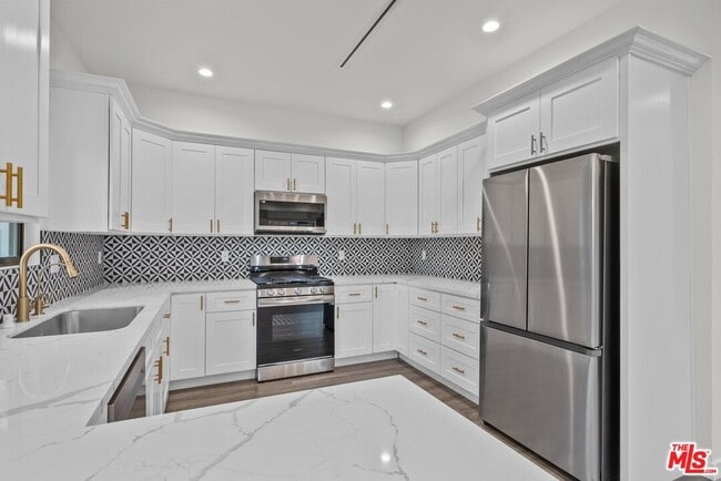 Photo - 6245 McLaren Ave