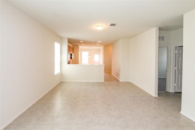 Photo - 259 Silktassel Way