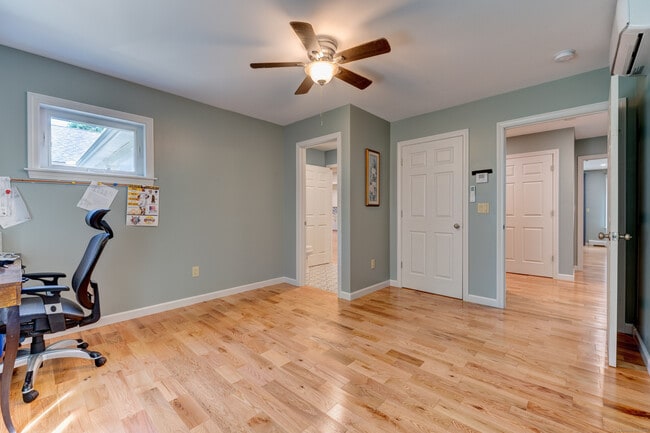 BR1 - 404 Bassetts Bridge Rd Unit BR1