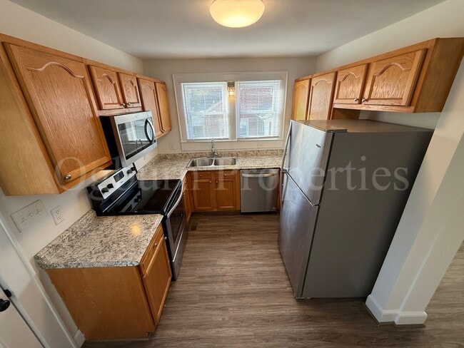 Photo - 2046 Queen St