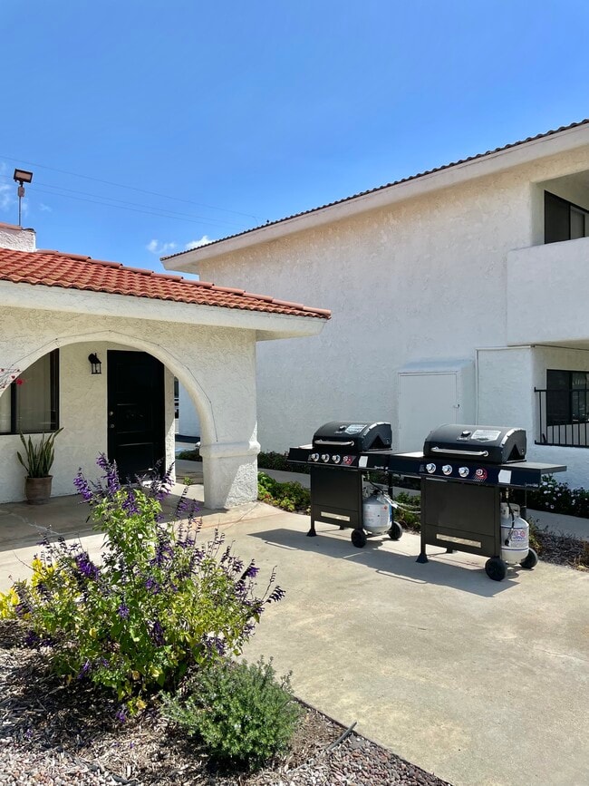 La Casa Brea Apartments For Rent in Brea, CA