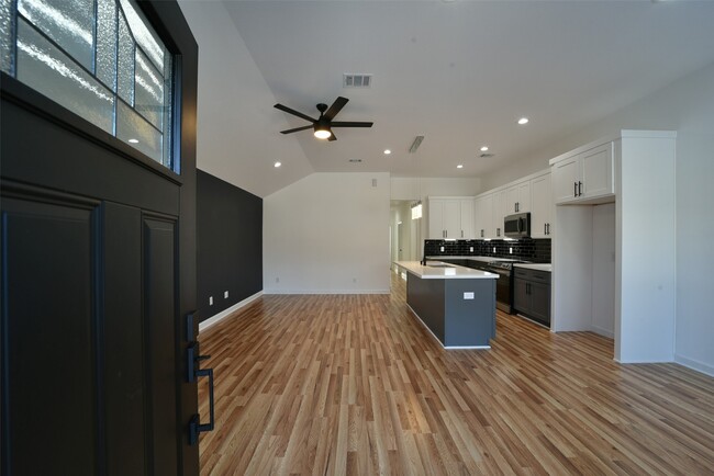 Building Photo - 5714 Beldart St Rental