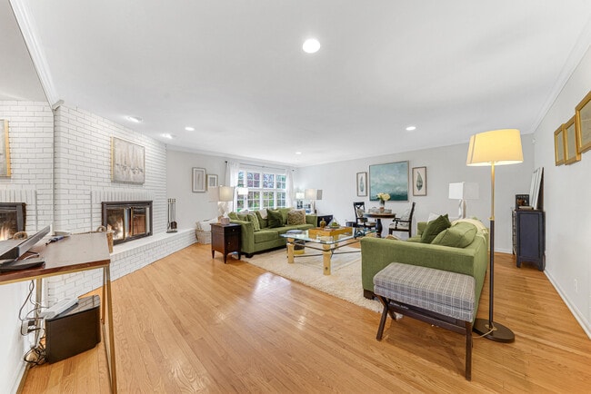 Photo - 390 S Basswood Rd