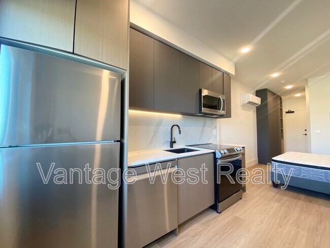 Photo - 720-720 K. L. O. Rd