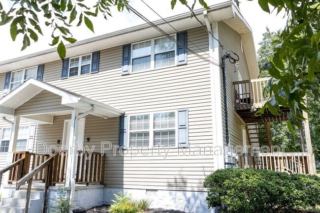 Building Photo - 402 Hall St Rental