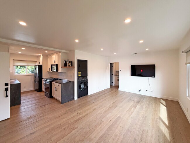 Photo - 1756 Franklin St Unidad 3