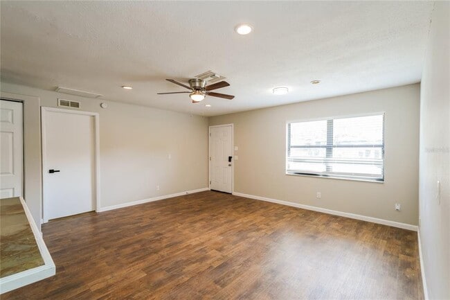 Photo - 9933 Lake Dr