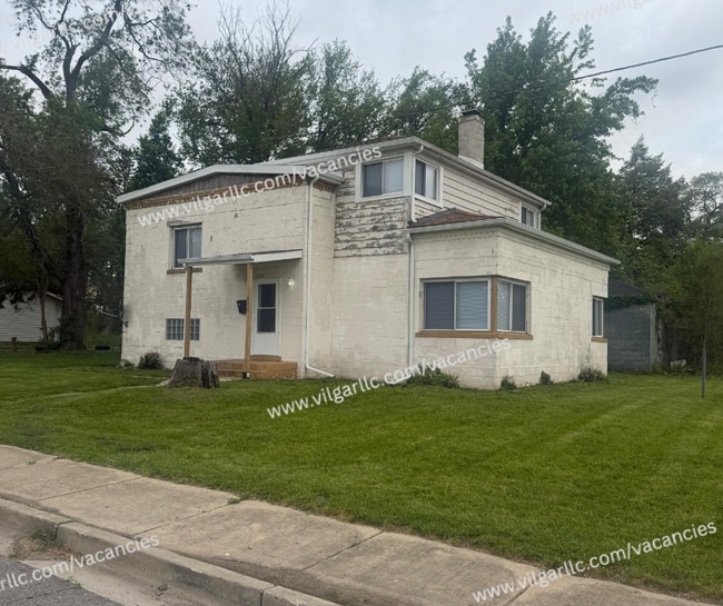 Building Photo - Newly Renovated 4 Bedroom • 2- Bathroom 3 story Home