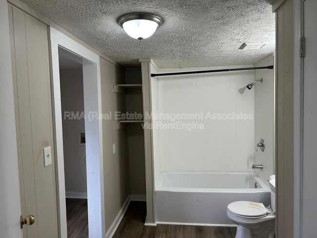 Photo - 1035 W College St