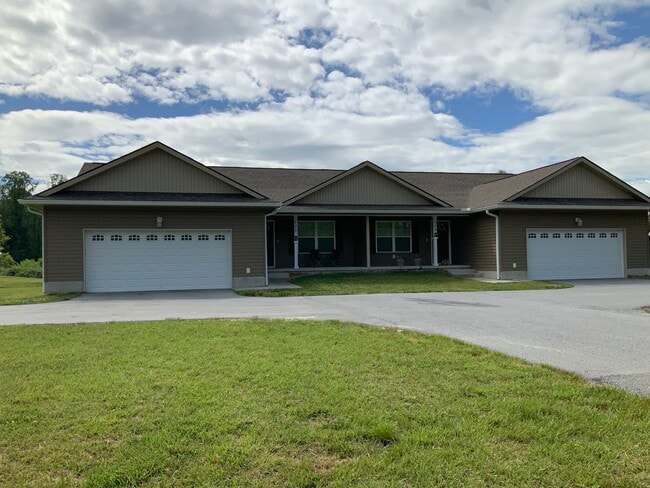 Right side Unit A - 505 Clear Creek Rd Rental