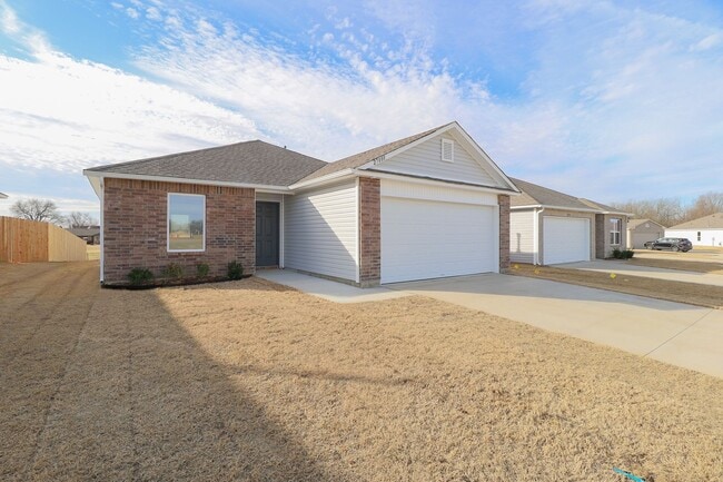 Photo - 3 Bed | 2 Bath in Coweta!
