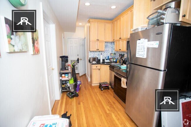 Building Photo - 4 bedroom in Brookline MA 02446 Unit 302 Rental