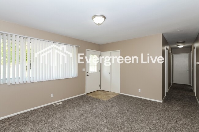 Photo - 859 Heatherstone Dr