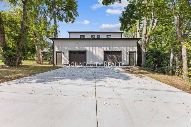 Photo - 2715 Delaware Ave Unidad B