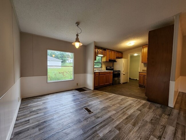 Photo - 3 Bed  2 Bath  2 Garage/Workshop and Fenced