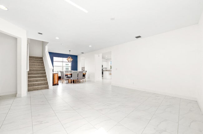 Photo - 2011 NW Cataluna Cir