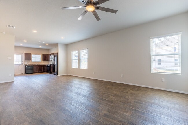 Photo - 373 Jade St