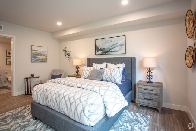 1BR, 1BA-790 SF