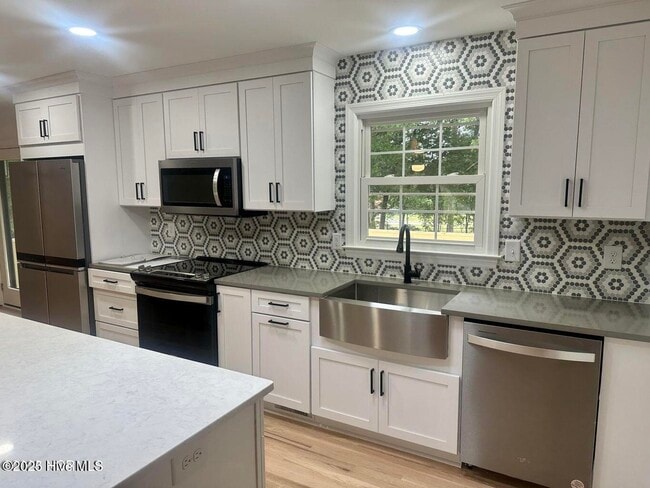 Photo - 611 E L Ives Dr